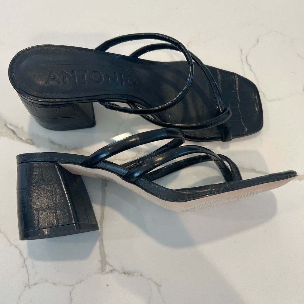 NWOT Antonio Melani Dressy Heel